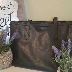 Fossil tote